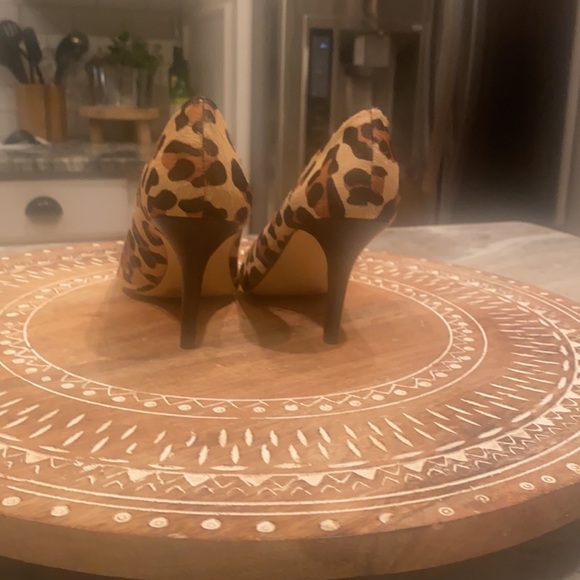 BCBG faux leopard print heels - Picture 3 of 4
